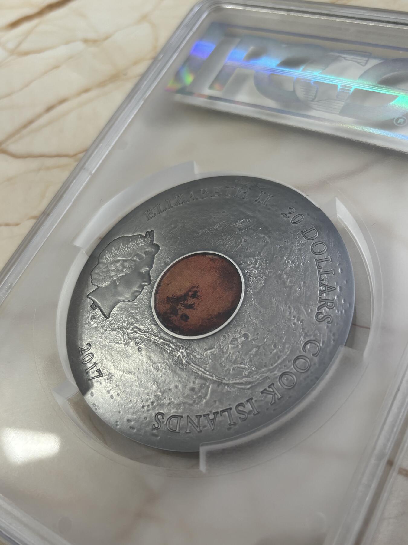 第183期拍卖 库克2017年镶嵌红色玻璃火星陨石3盎司纪念银币PCGS-MS70首无盒无证书，999银，发行333枚