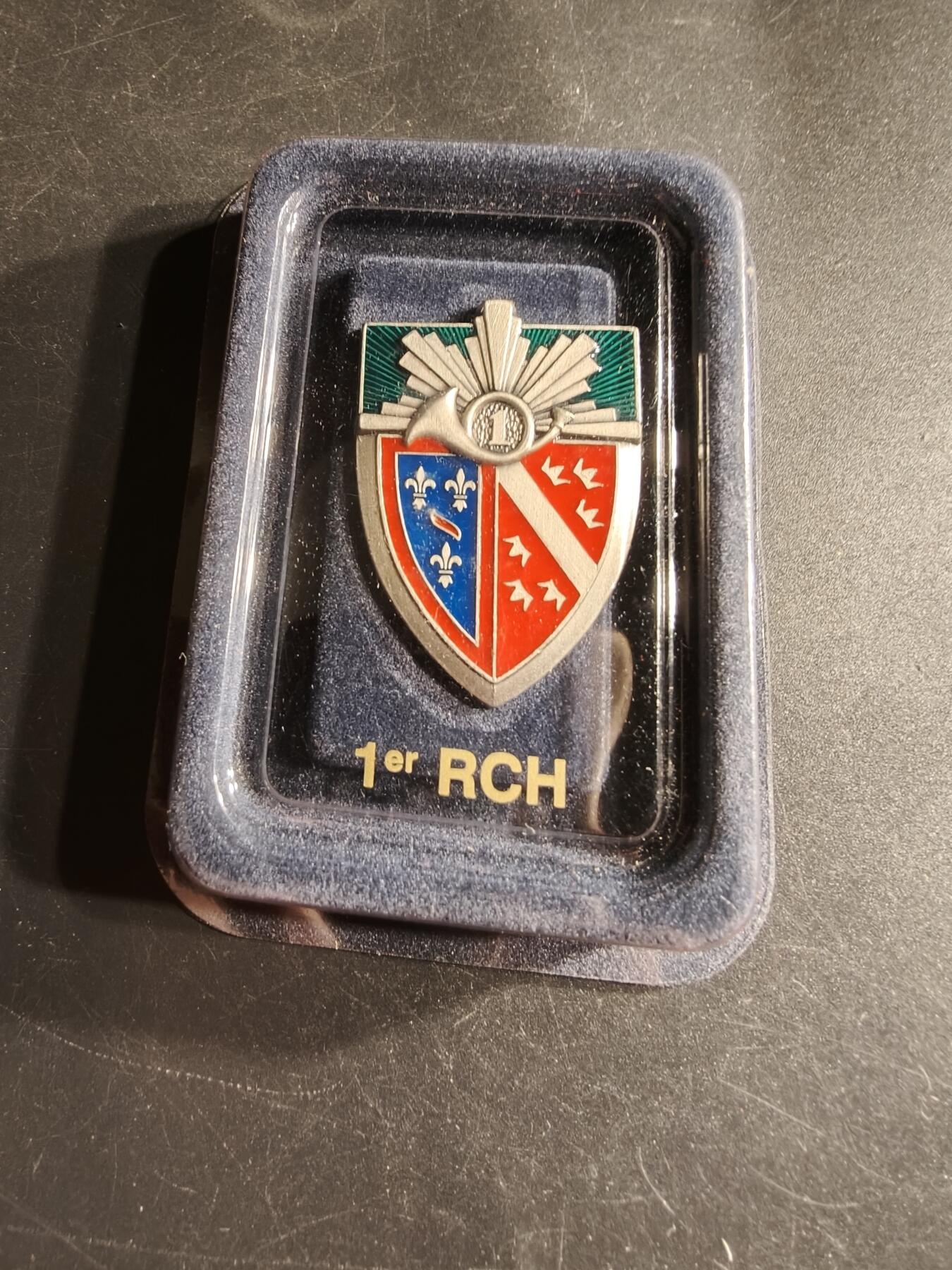 老王徽章第166期 法国陆军第1猎骑兵团证章    亚瑟贝特朗造     原盒