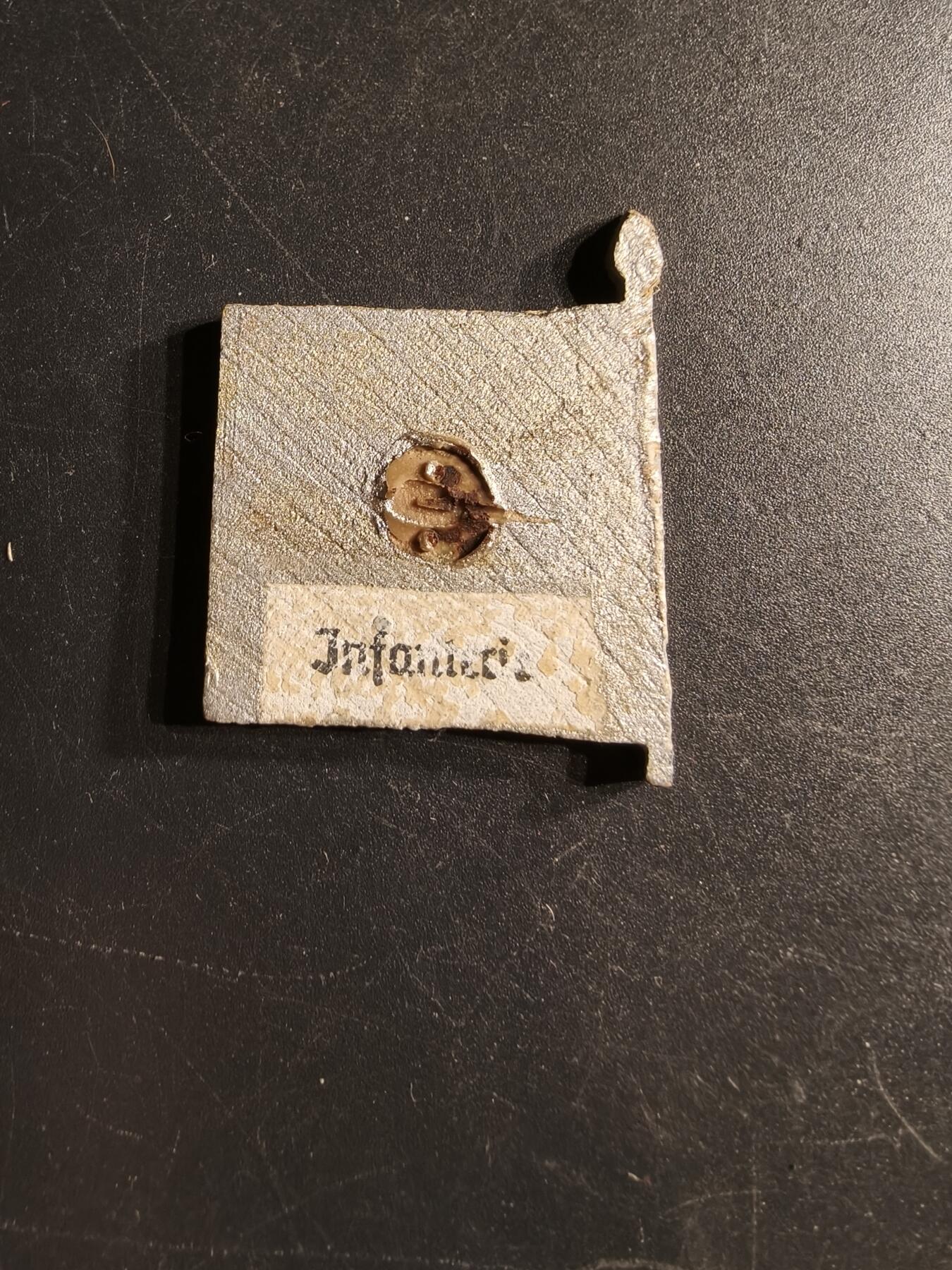 老王徽章第166期 德三步兵旗帜证章