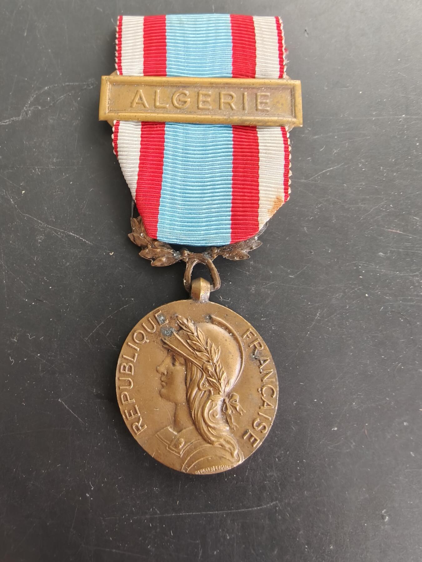 老王徽章第166期 法国北非安全行动奖章    阿尔及利亚勋条