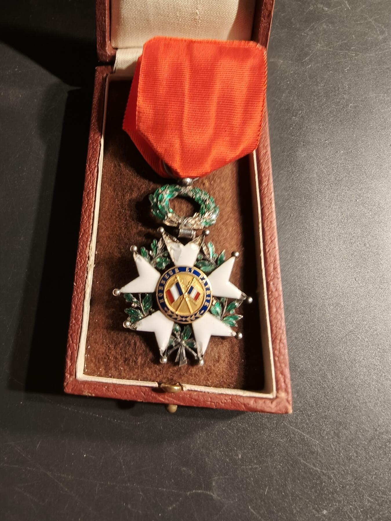 老王徽章第166期 法国骑士级荣誉军团勋章     银质珐琅    三共时期    原盒