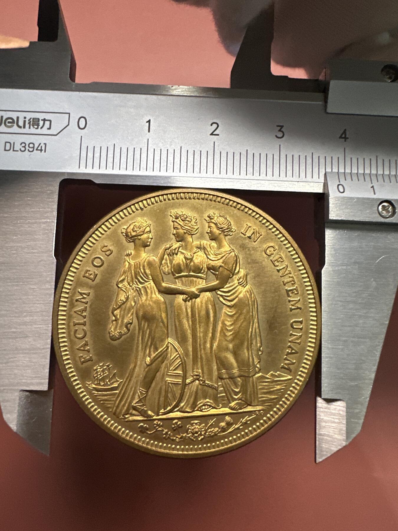 12.4铜章专场 1911年乔治五世加冕纪念铜章 背三花神 稀少样币