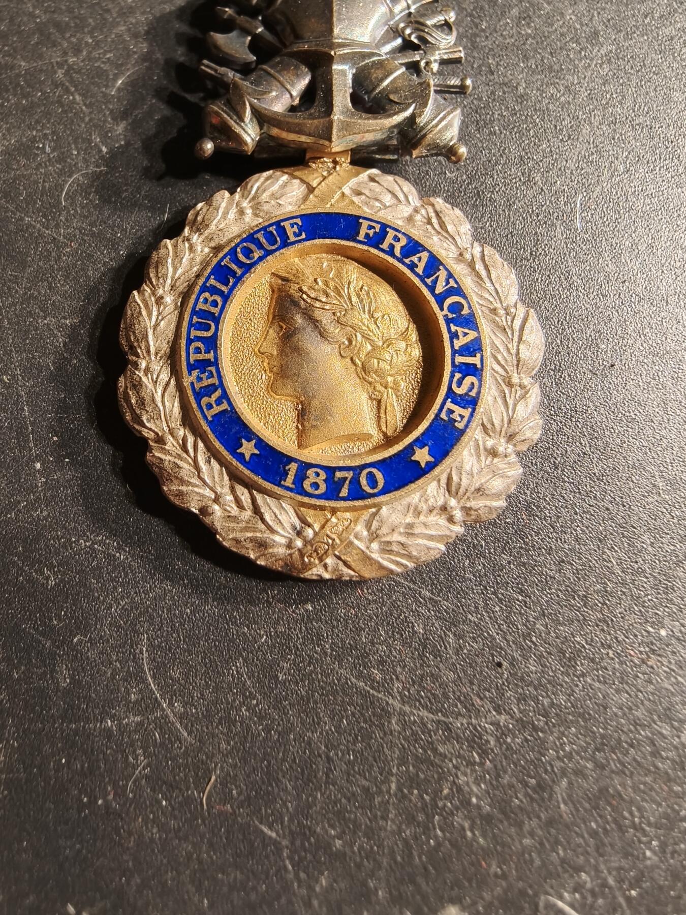 老王徽章第166期 法国军事奖章     三共时期    950银镀金珐琅     21.4g