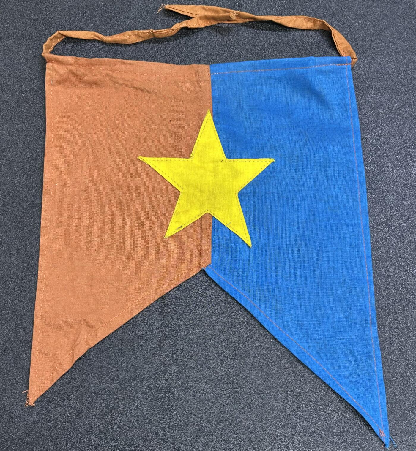 西秦中古拍卖第六十七期 越南战争 越南南方民族解放阵线旗帜 越南游击队旗帜 早期拼布