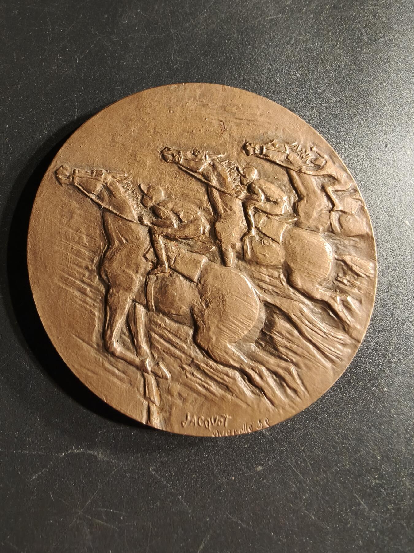 老王徽章第166期 法国巴黎中央赛马协会大铜章    原盒    直径68mm.    重量175.1g