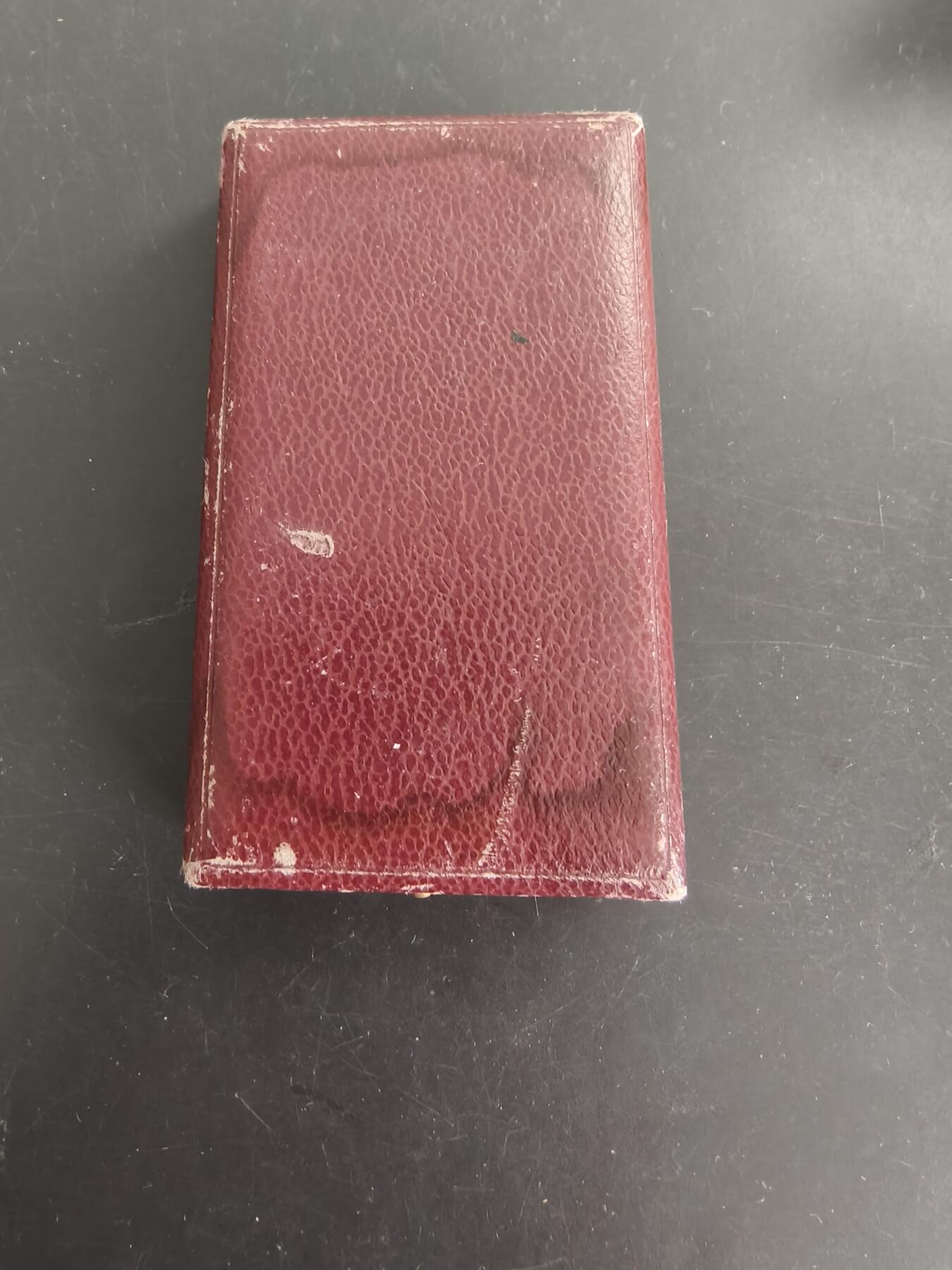 老王徽章第166期 法国1900庚子奖章    950银原著带勋条    原盒