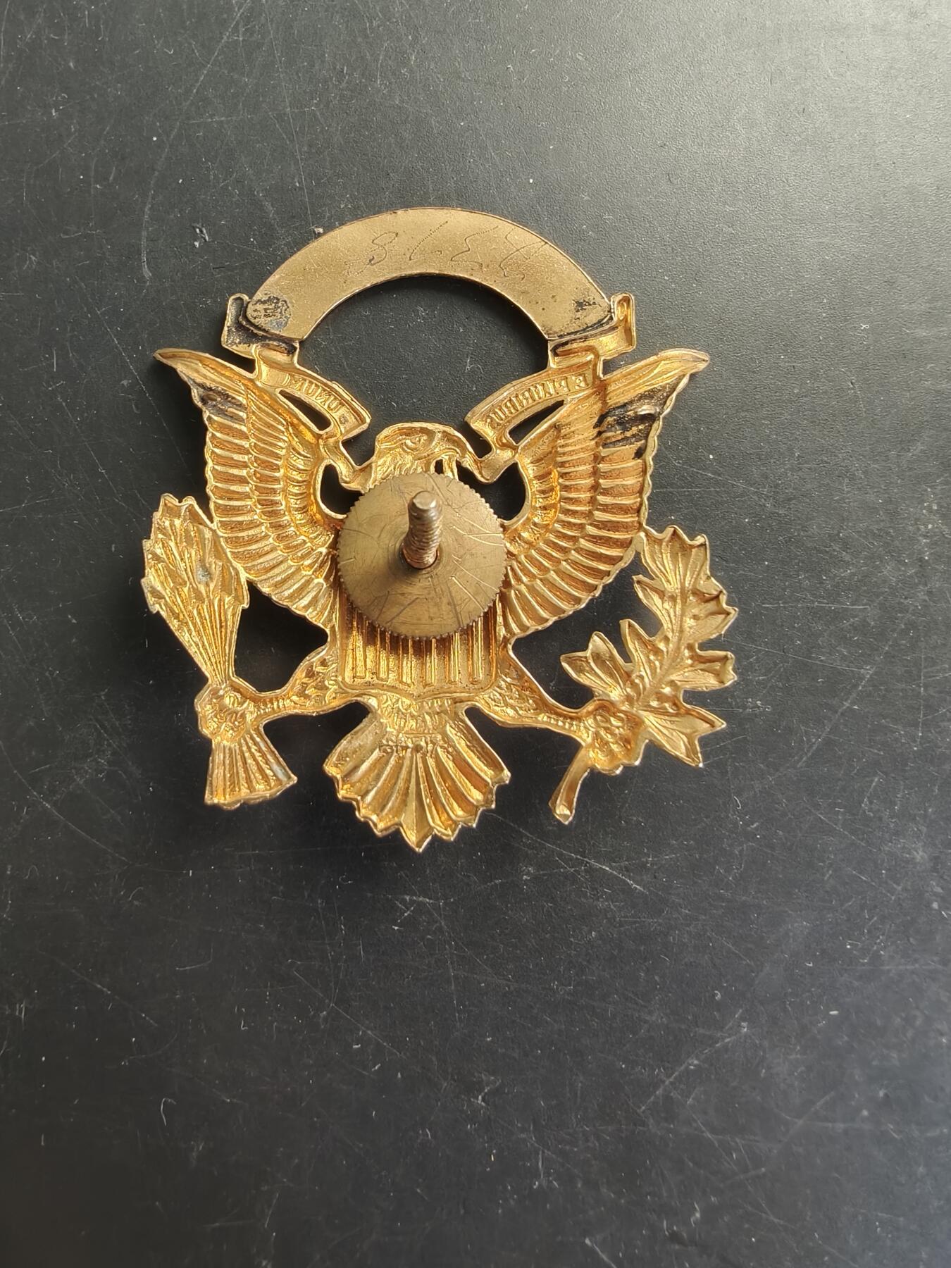 老王徽章第166期 美国圣约翰军事学院预备军官团大檐帽帽徽