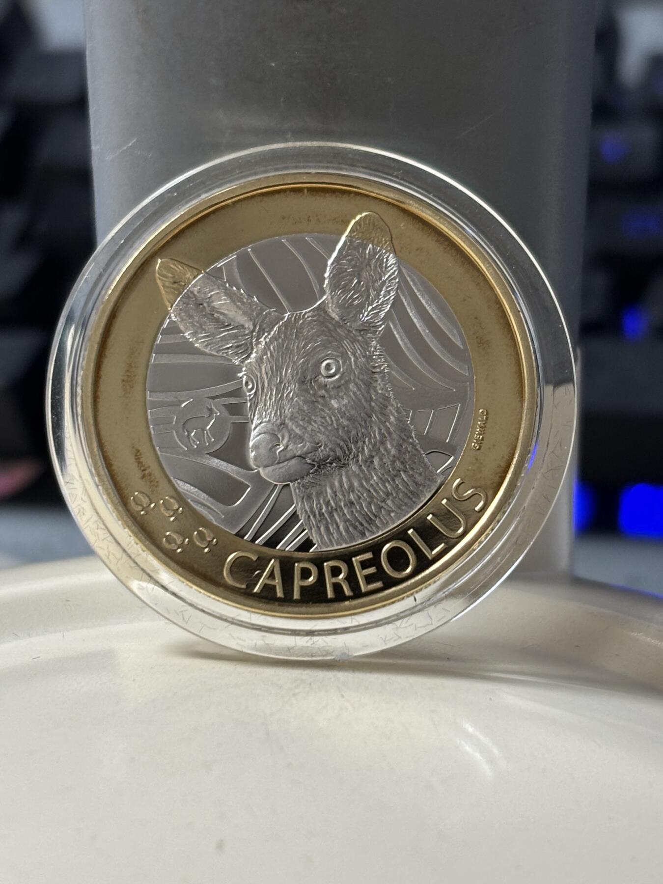 第183期拍卖 瑞士2019年森林动物系列傻狍子10法郎双色精制币，有氧化