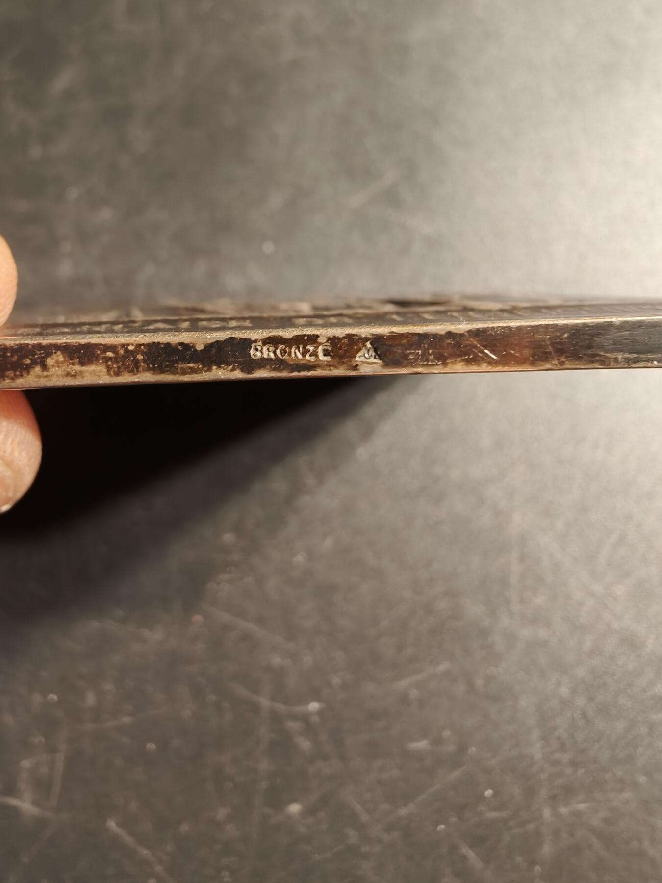 老王徽章第166期 法兰西教育联盟方形镀银大铜章    尺寸61×42mm.   重量90g