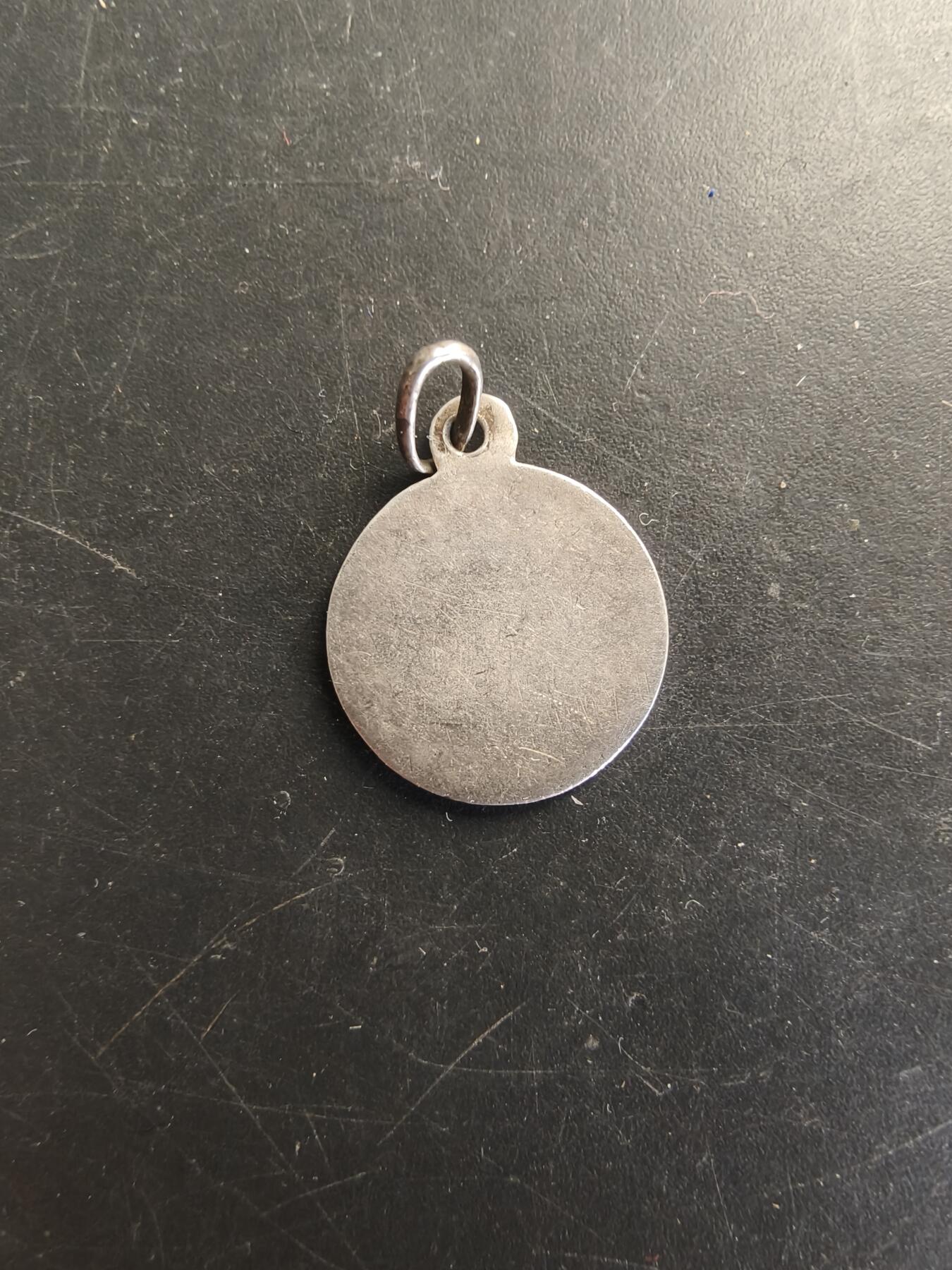 老王徽章第166期 法国天主教会纪念章    银质珐琅     1.1g