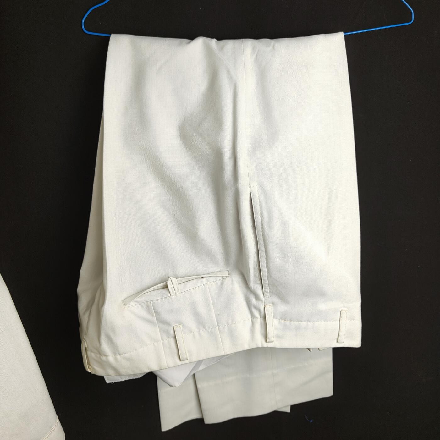 0元起拍勋章 第314期 咸鱼国勋章拍卖专场 11月30日（周日）下午6：00开始 民国白色立领夏服一套 上将阶级 胸围102 肩宽46 衣长78 袖长59 领围41 腰围82 裤长101