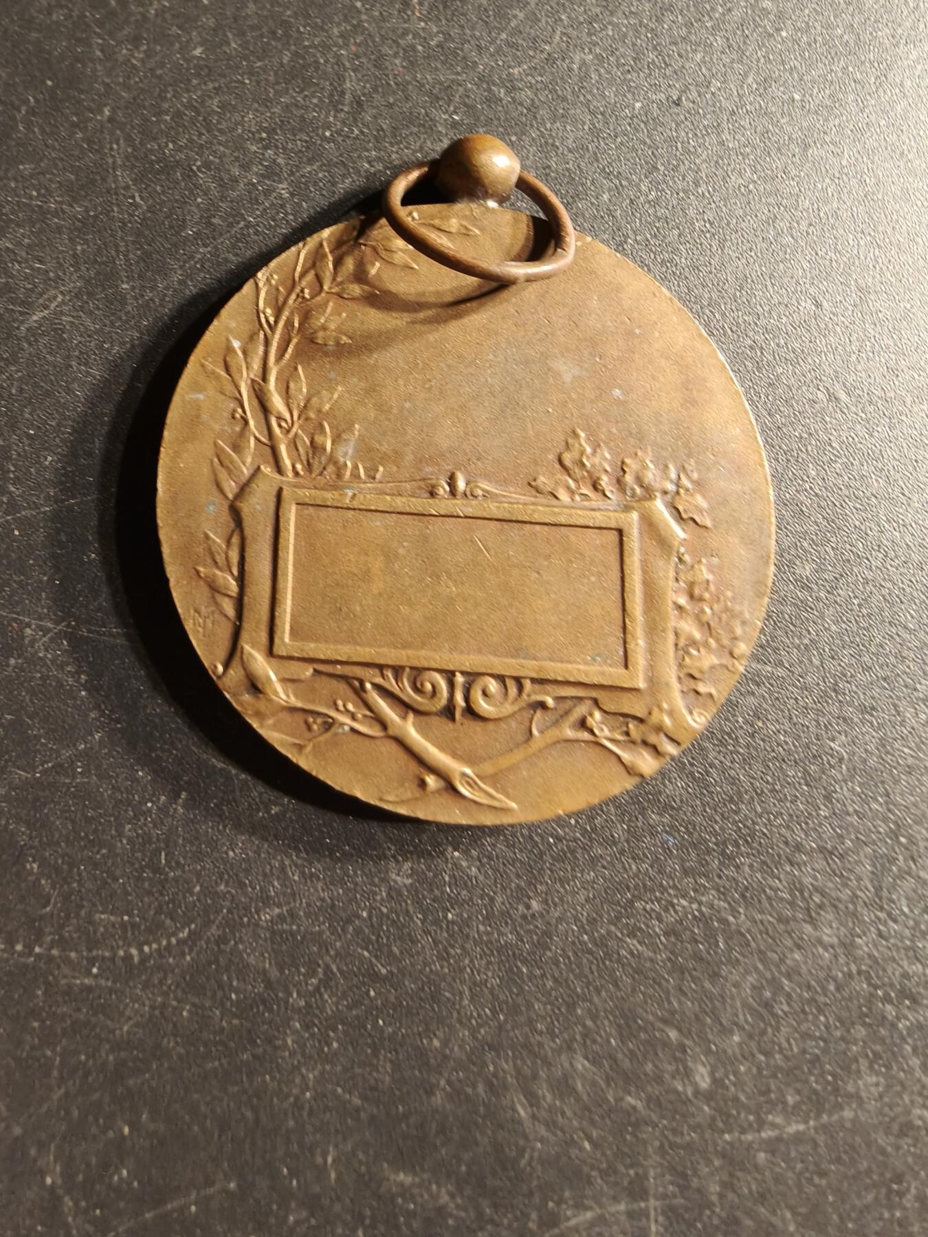 老王徽章第166期 法国体操协会铜奖章     直径36mm.   重量21.8g