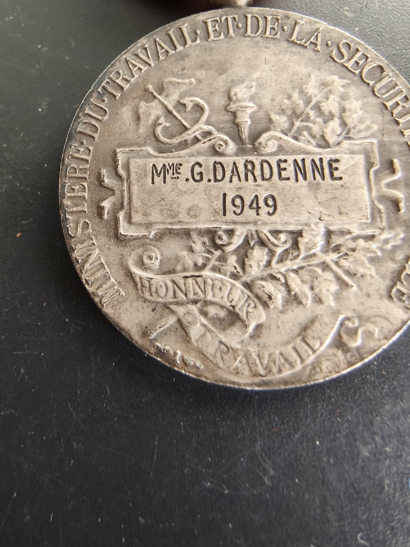 老王徽章第166期 法国银级劳工奖章     950银     12.2g