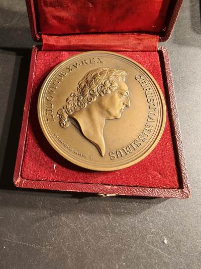 老王徽章第166期 - 法国路易十五世建造巴黎铸币局大铜章     原盒     直径64mm.   重量126.4g