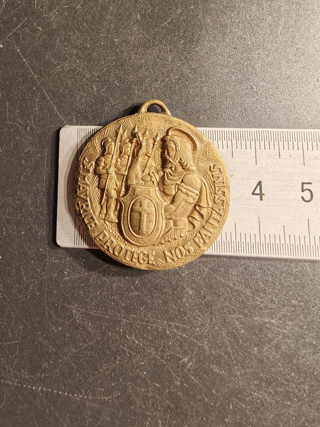 老王徽章第166期 捷克圣瓦茨拉夫纪念章     直径33mm.   重量18.2g