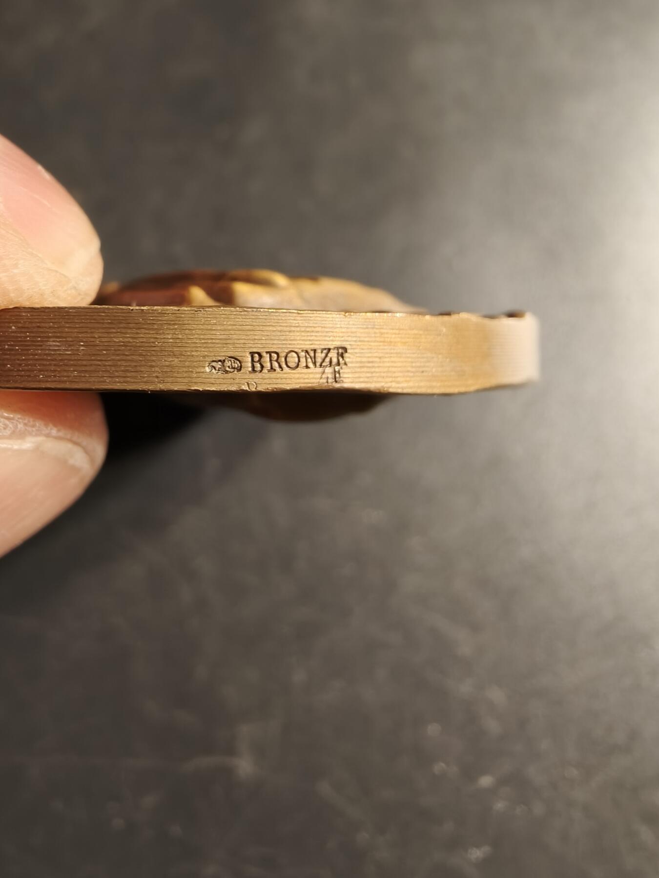 老王徽章第166期 法国路易十二世国王（1498-1515）与王后布列塔尼的安妮大铜章     高浮雕     原盒     直径72mm.    重量173.1g