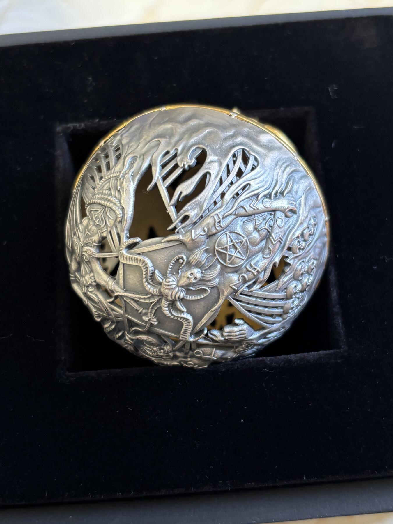 第183期拍卖 萨摩亚2021年地狱与天堂2盎司镂空镀金纪念银币，999银镀金，2盎司，发行1499枚