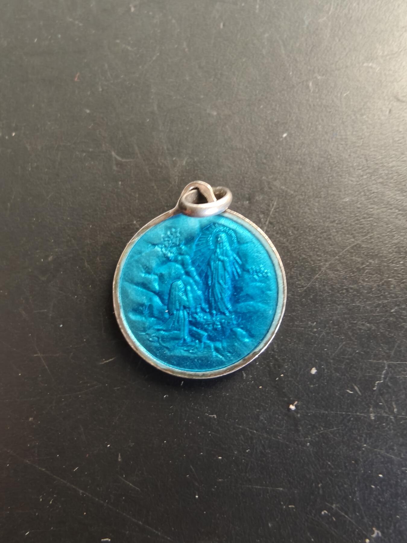 老王徽章第166期 法国天主教会纪念章    银质珐琅     1.4g