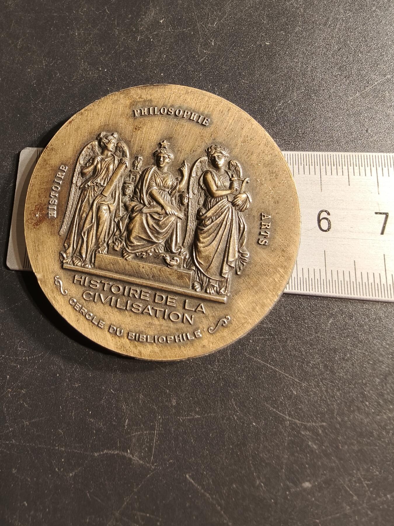老王徽章第166期 法国“文明的历史”纪念章     直径56mm.    重量49g