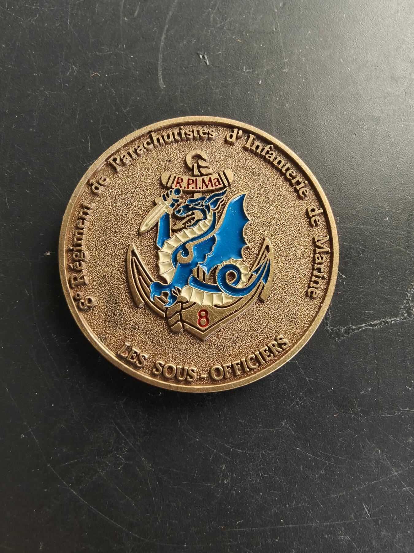 老王徽章第166期 法国海军陆战队第8步兵团准尉纪念章     直径36mm.    重量17.9g