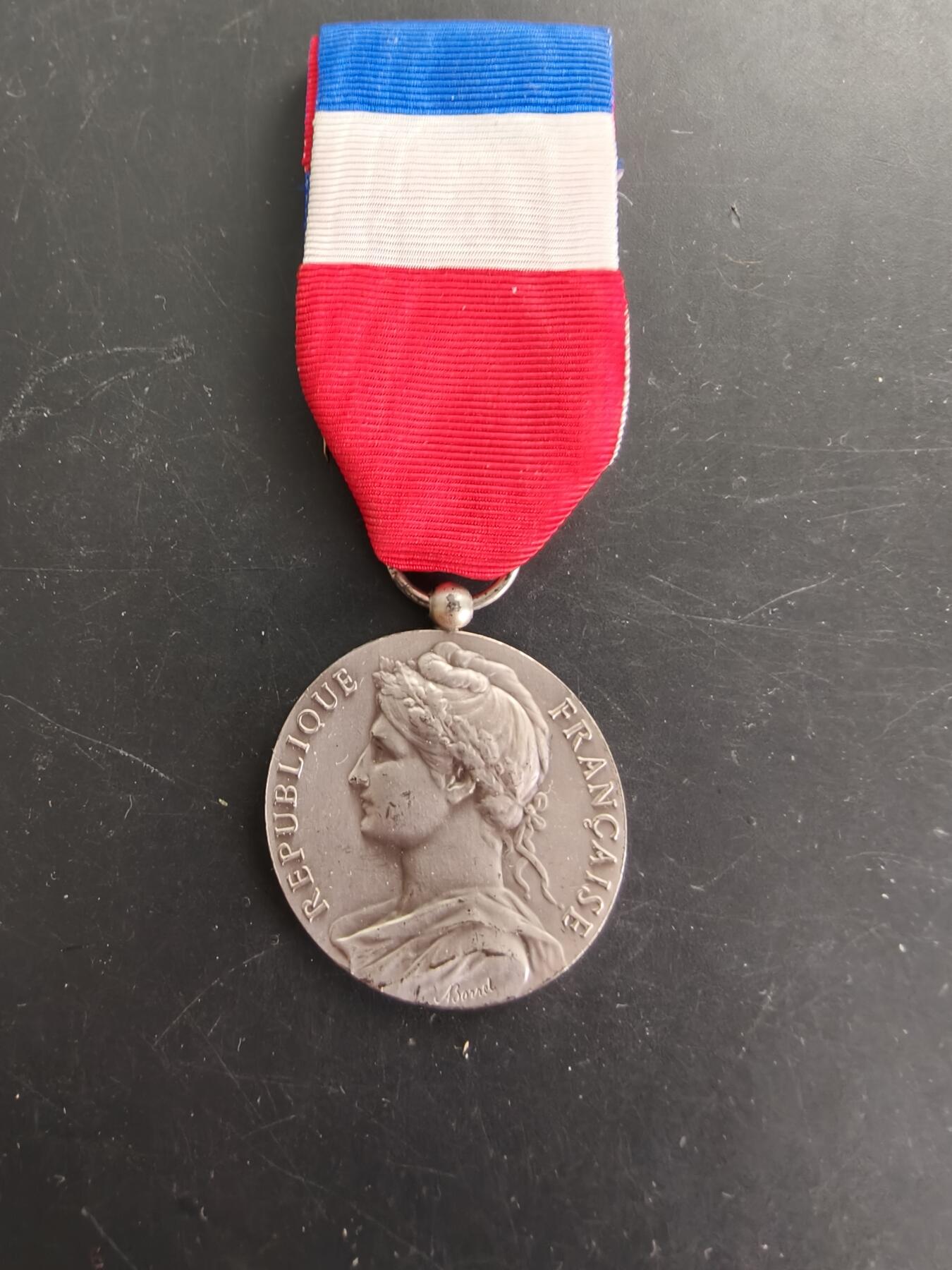 老王徽章第166期 法国银级劳工奖章     950银     12.6g