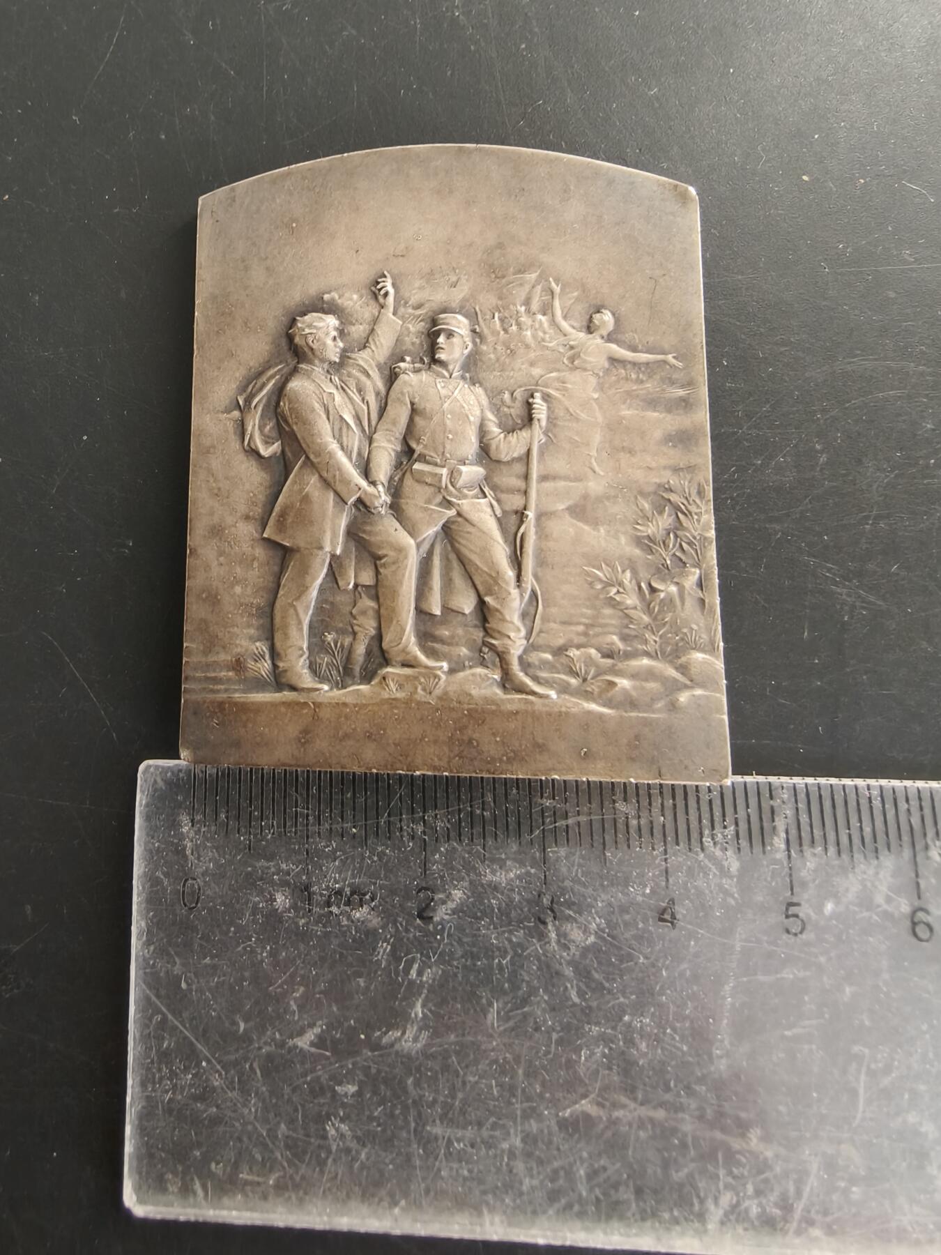 老王徽章第166期 法国射击协会方形镀银大铜章    原盒    尺寸58×46mm.  重量66.1g