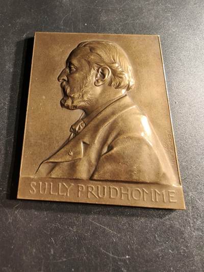 老王徽章第166期 - 法国著名诗人、散文家苏利•普鲁多姆成为法兰西学院院士25周年方形大铜章     大师夏普兰作品     尺寸71×57mm.    重量150g