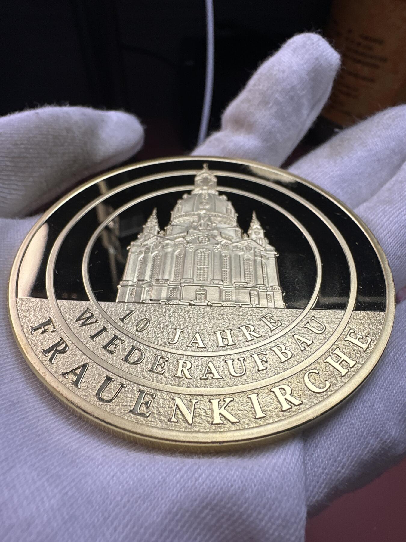 12.4铜章专场 2014年德累斯顿圣母教堂重建10周年彩色高浮雕精致镀金纪念章 镶施华洛世奇水晶70mm