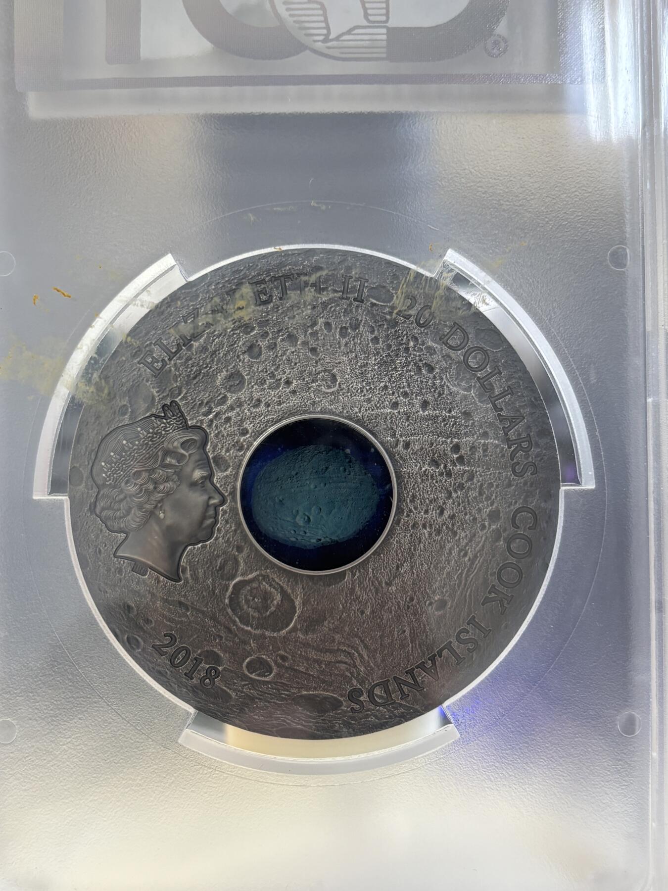 第183期拍卖  库克2018年灶神星镶嵌HED陨石仿古3盎司银币PCGS-MS70首无原盒证书，999银，发行333枚，
