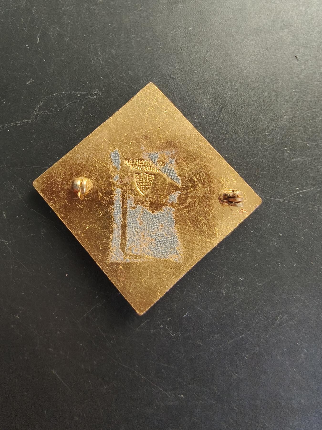 老王徽章第166期 美国爱荷华州立大学预备军官团大檐帽帽徽    背杆损坏