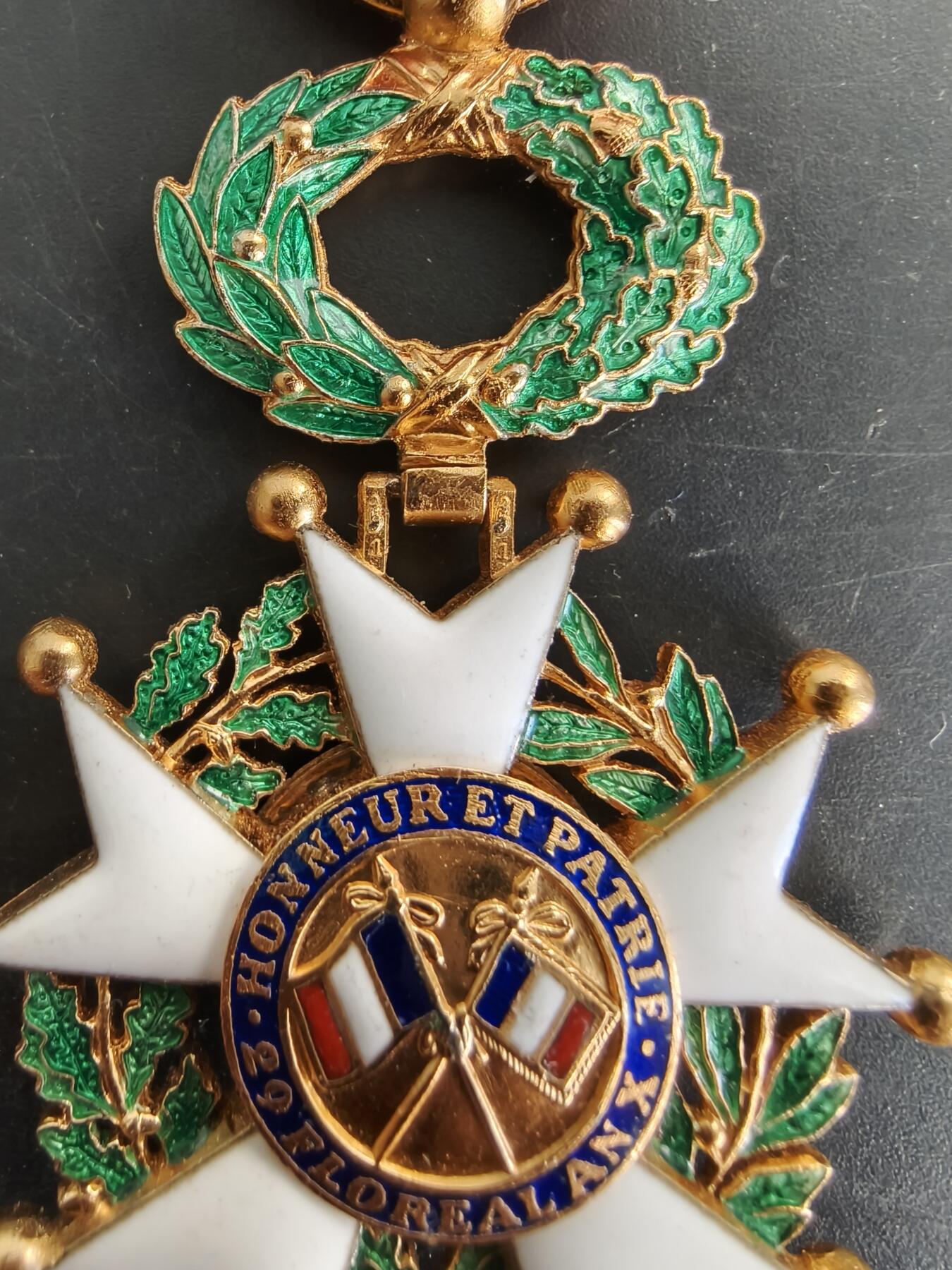 老王徽章第166期 法国军官级荣誉军团勋章    原盒    五共早期950银镀金珐琅（1973年前）