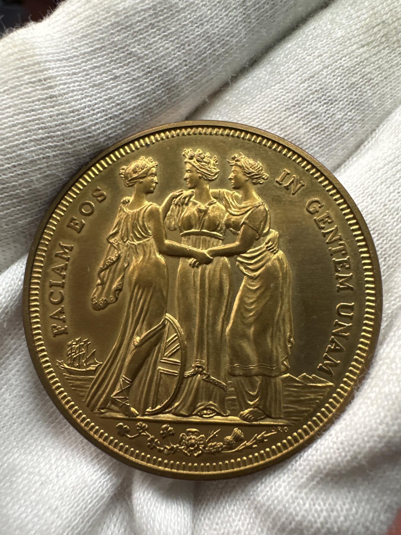 12.4铜章专场 1911年乔治五世加冕纪念铜章 背三花神 稀少样币