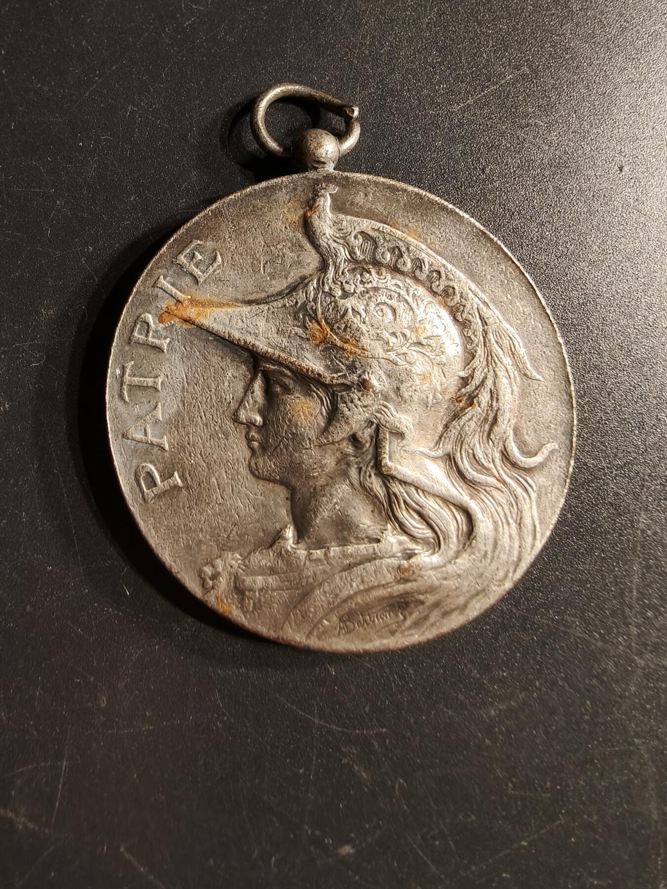 老王徽章第166期 法国孚日体育竞赛镀银铜奖章     直径44mm.    重量40g