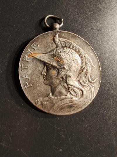 老王徽章第166期 - 法国孚日体育竞赛镀银铜奖章     直径44mm.    重量40g