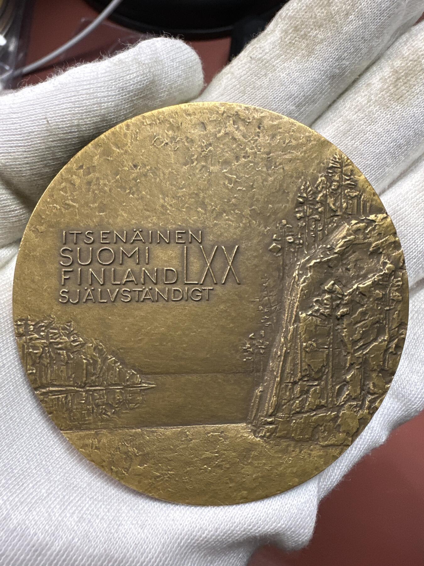 12.4铜章专场 1987年芬兰独立70周年纪念章 由芬兰战争退伍军人支持基金会发行 作者Tillander