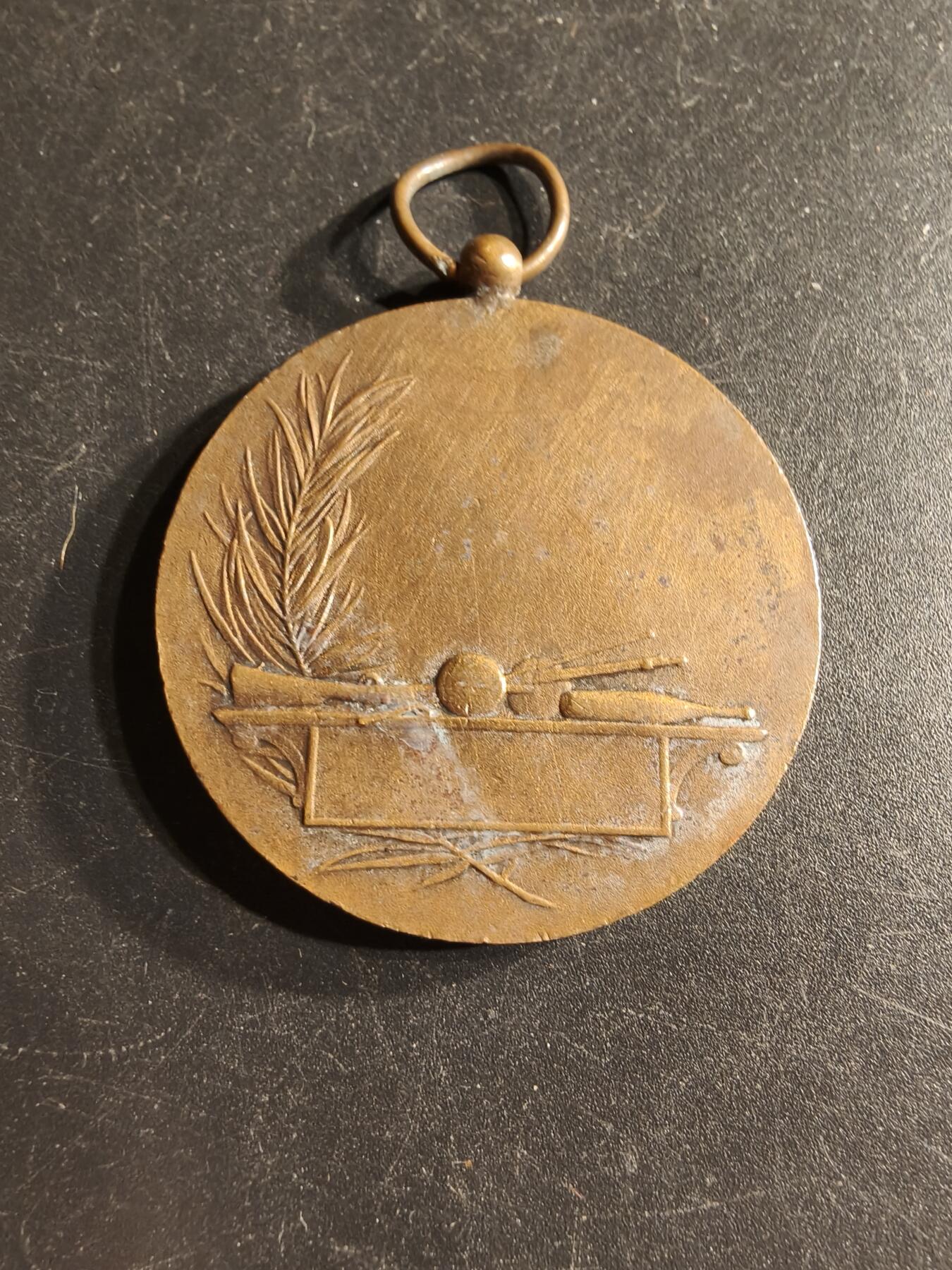 老王徽章第166期 法国体操协会铜奖章   大师Dropsy作品  直径41mm.   重量30g