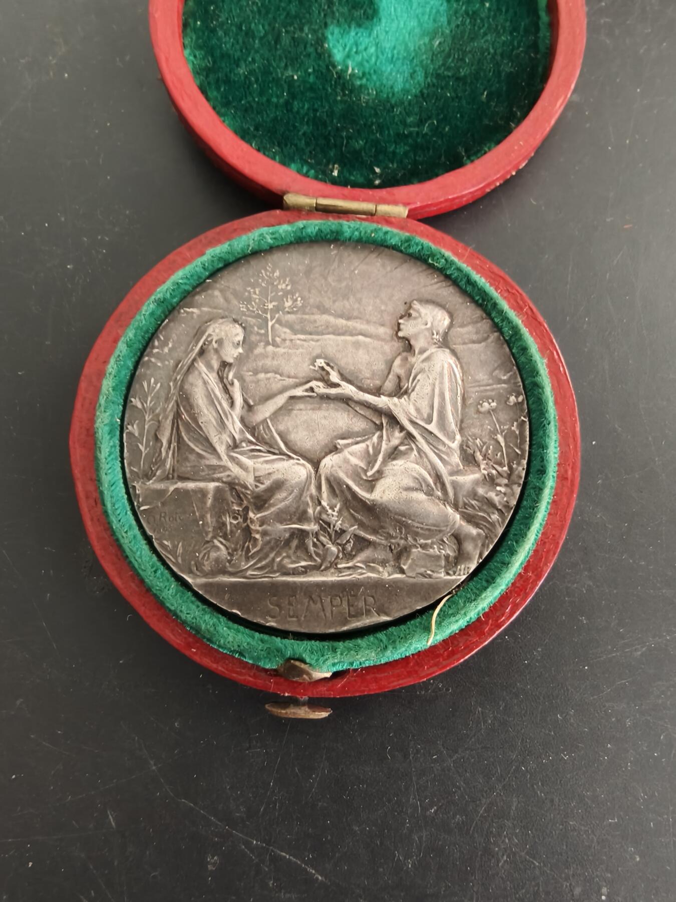 老王徽章第166期 法国大尺寸婚章    原盒    大师罗蒂版本    1919年    950银    直径42mm.    重量32.4g