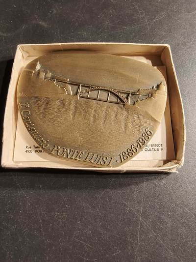 老王徽章第166期 - 葡萄牙波尔图杜罗河路易一世大桥建成百年异形大铜章    共1500枚，该枚编号1435      原盒     尺寸90×67mm.    重量211.9g