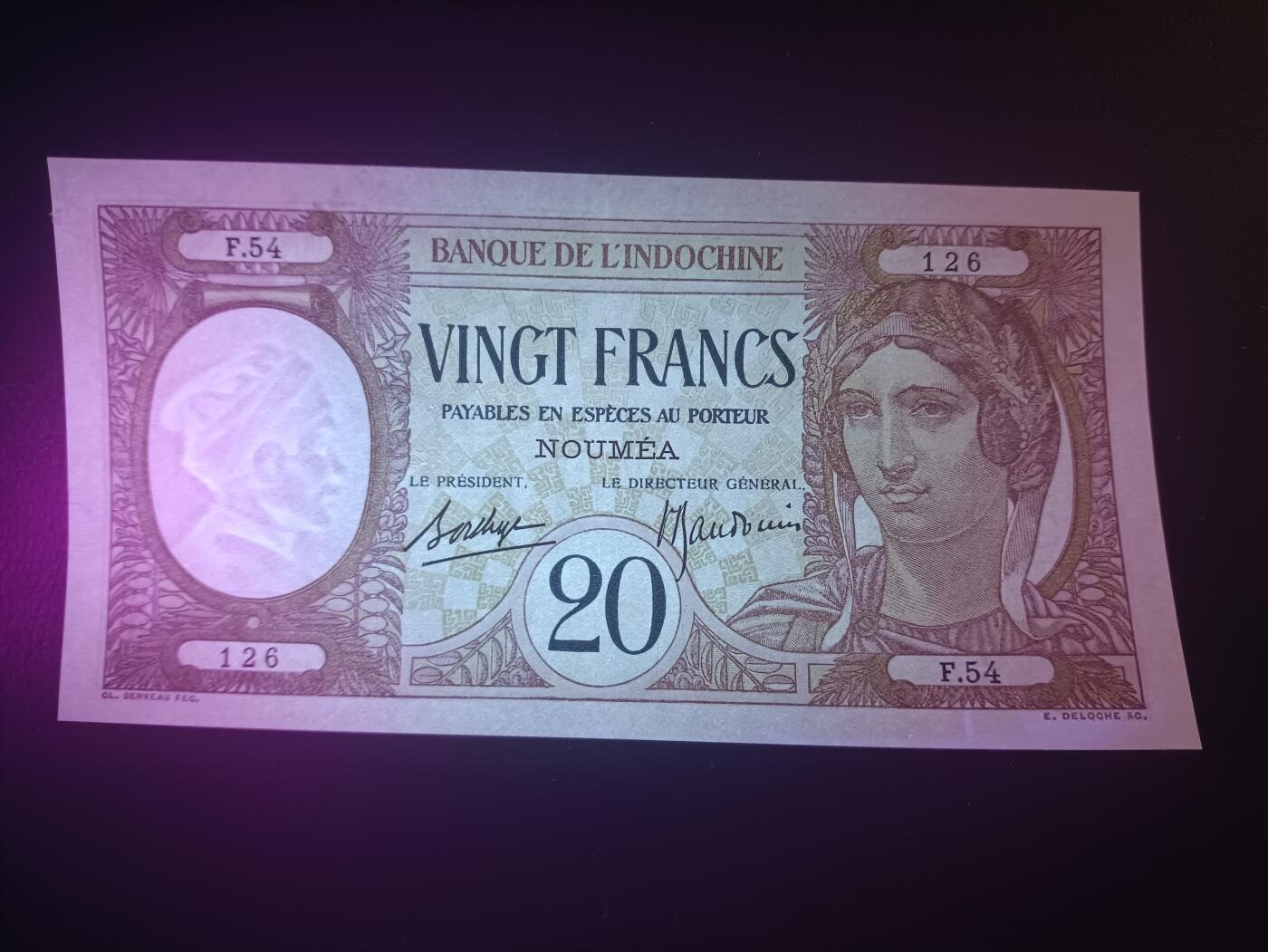 2025十一月第七期，总205期 法属太平洋努美阿地名1929版20法郎UNC-左侧暗裂，稀有早期品种高品相，谷神和孔雀