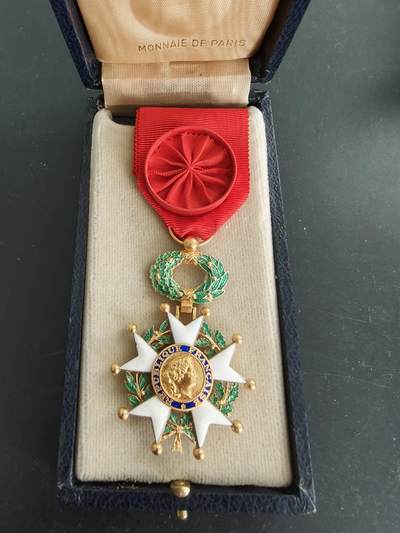 老王徽章第166期 - 法国军官级荣誉军团勋章    原盒    五共早期950银镀金珐琅（1973年前）