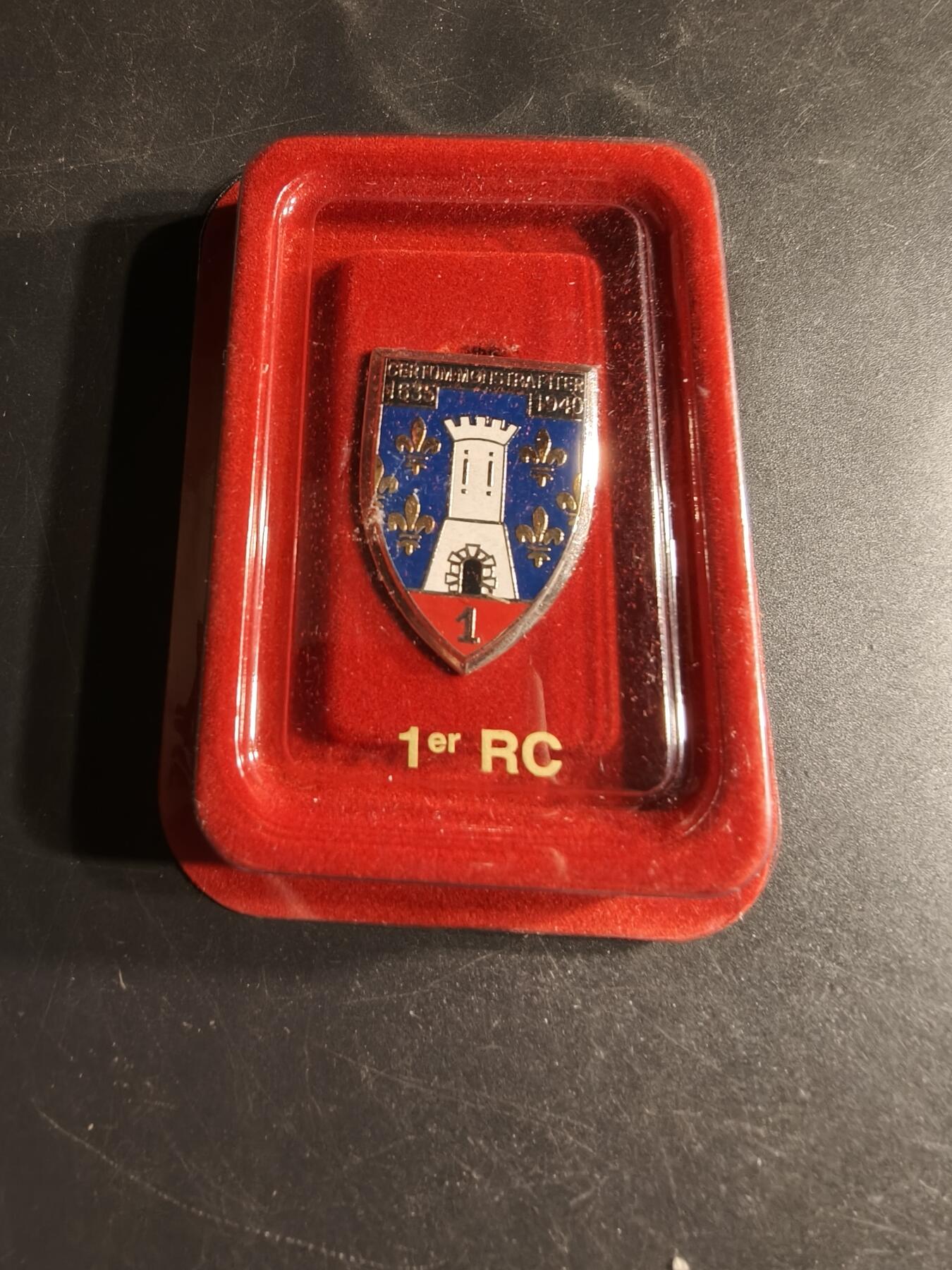 老王徽章第166期 法国第1胸甲骑兵团证章    亚瑟贝特朗造     原盒