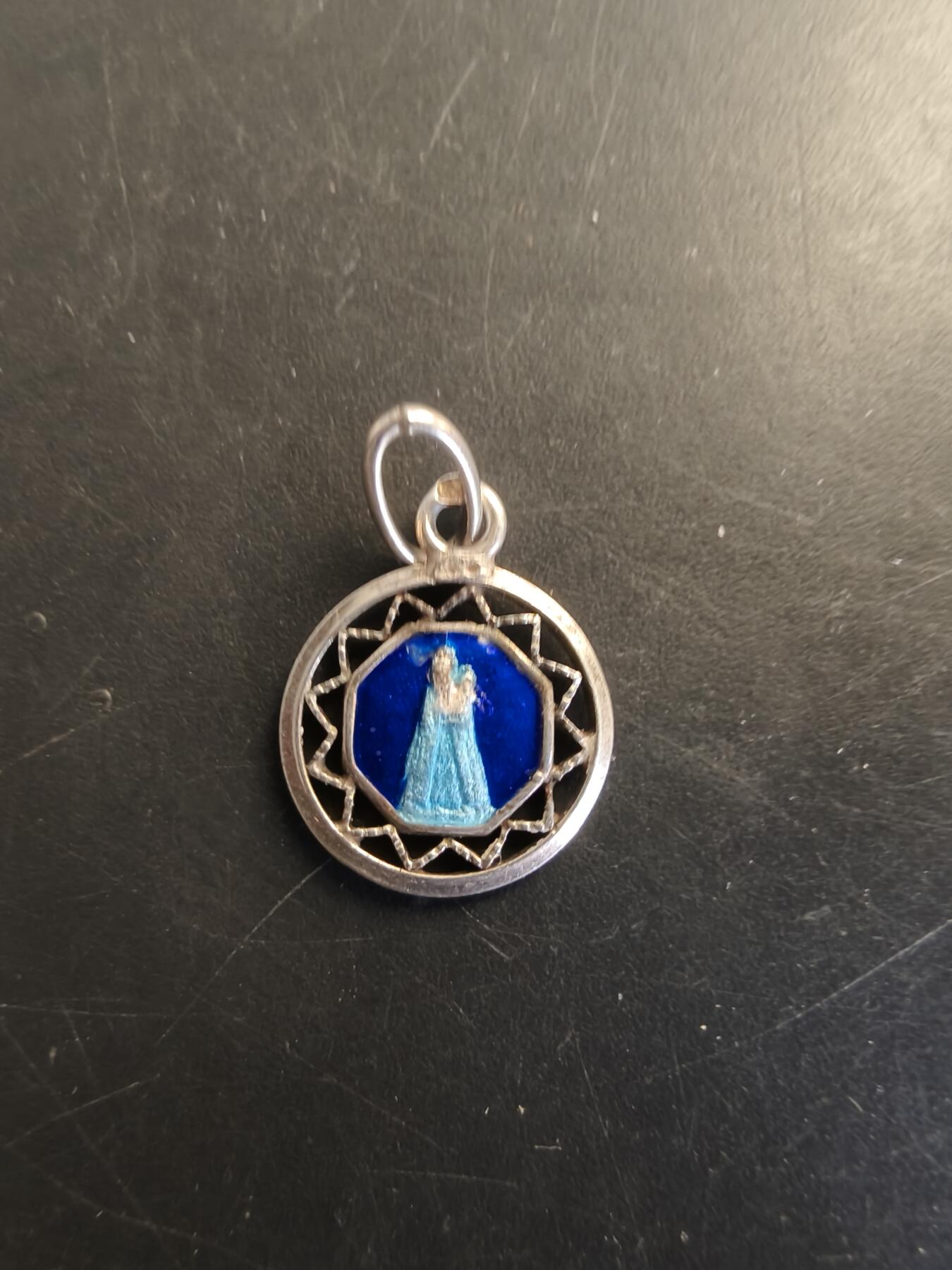 老王徽章第166期 法国天主教会纪念章    银质珐琅     0.8g