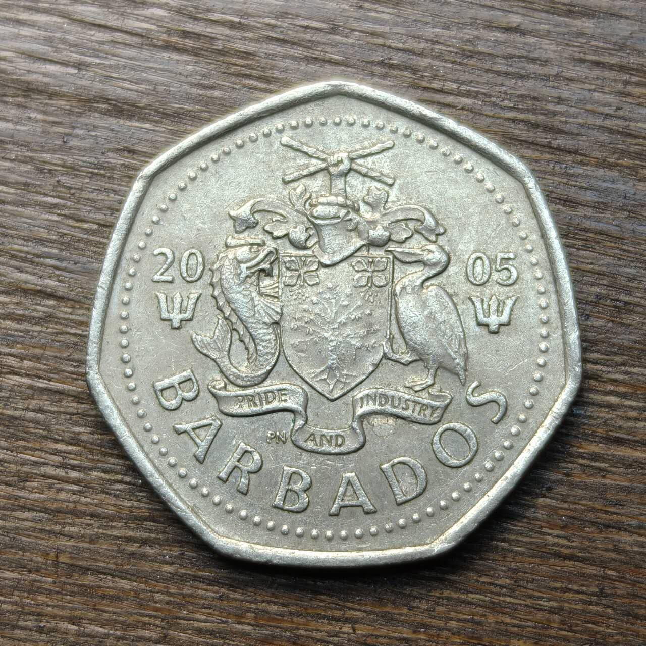 【铜匠收藏】★第133场★散币场，无佣金，30包邮。不满30元，支付5元运费。《接受代拍 代送NGC评级》 巴巴多斯 2005年 1元 镍铜多边形硬币 