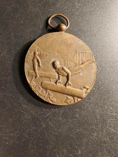 老王徽章第166期 - 法国体操协会铜奖章     直径36mm.   重量21.8g