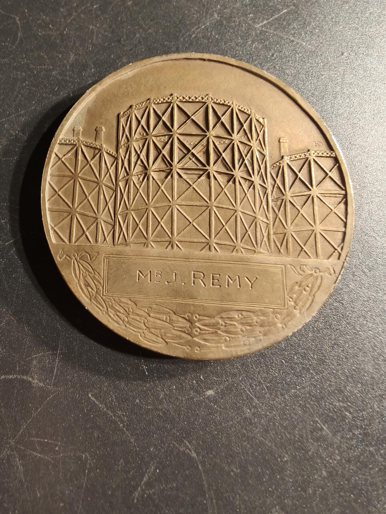 老王徽章第166期 法国电气公司大铜章    大师Dropsy作品     直径54mm.    重量71.9g