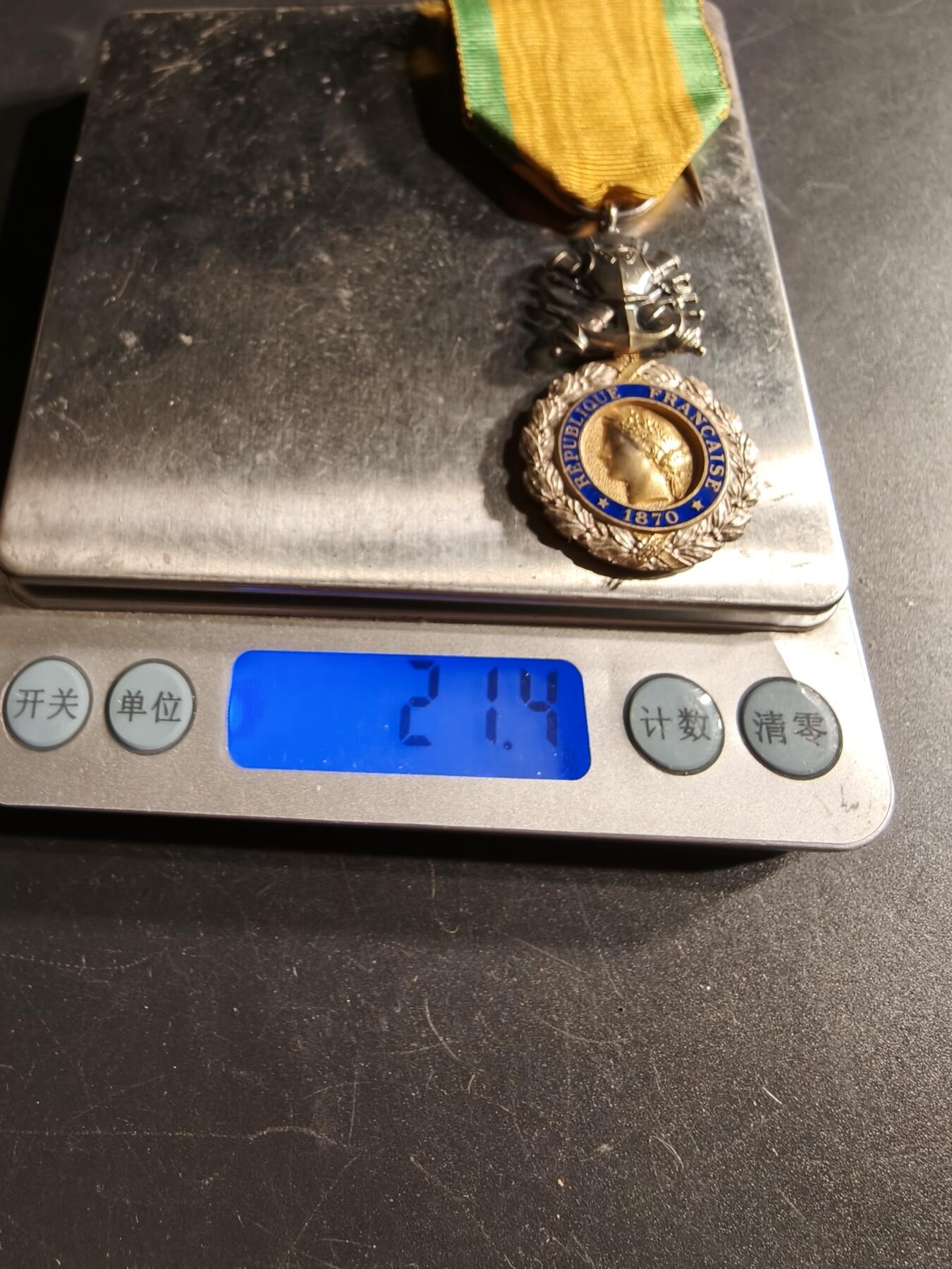 老王徽章第166期 法国军事奖章     三共时期    950银镀金珐琅     21.4g