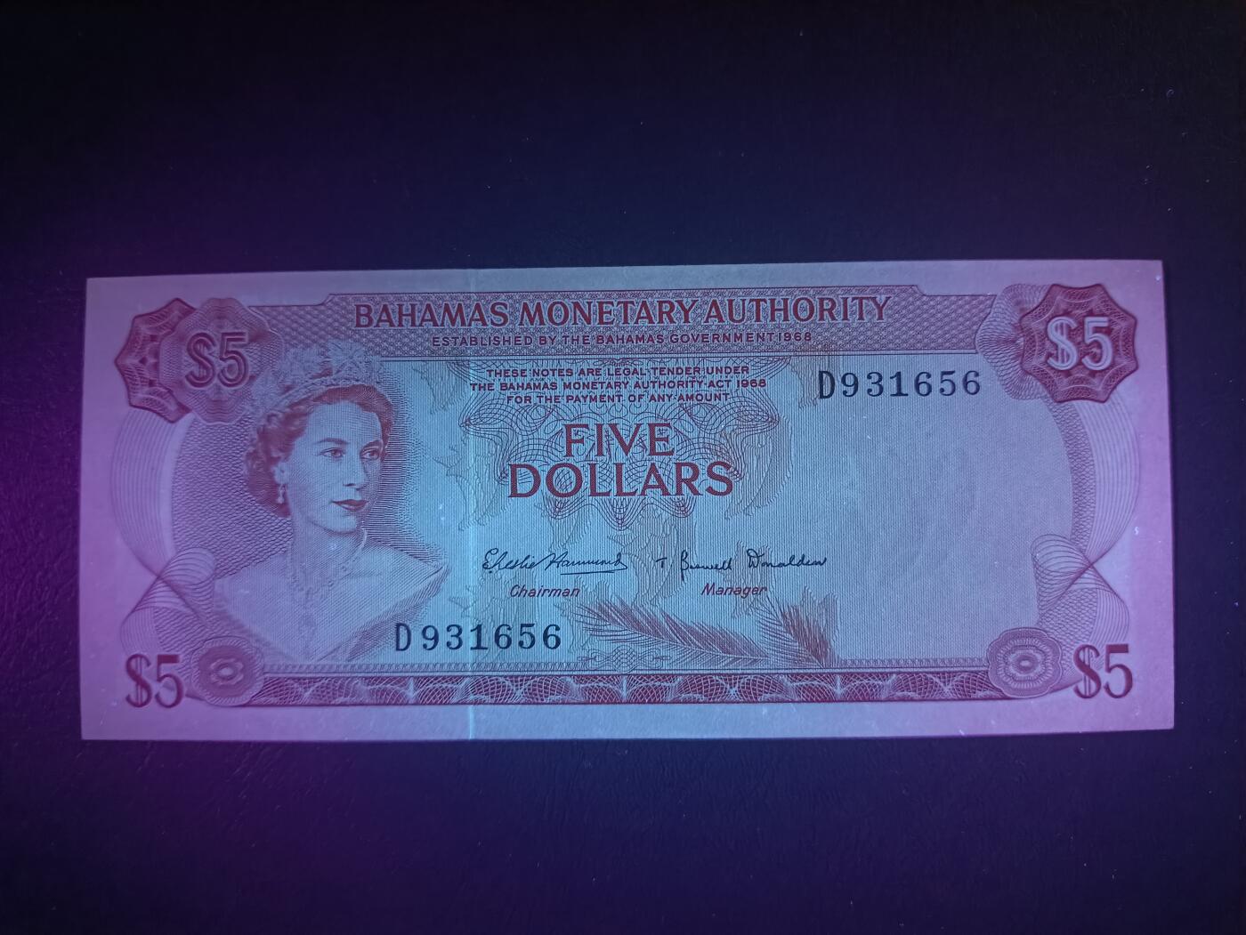 2025十一月第七期，总205期 巴哈马1968年5元UNC角钝无47，中期金管局版本，大冠女王和总督府