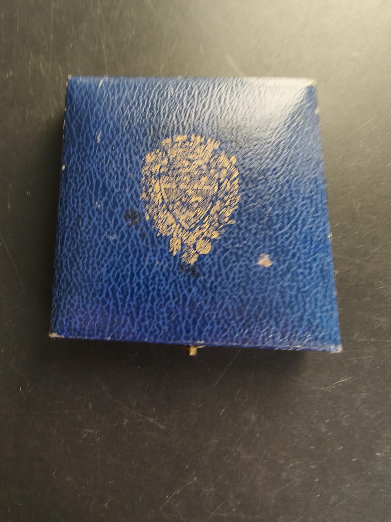 老王徽章第166期 法国布雷絮尔区农业博览会大铜章     原盒    大师里维特作品   直径51mm.    重量54g