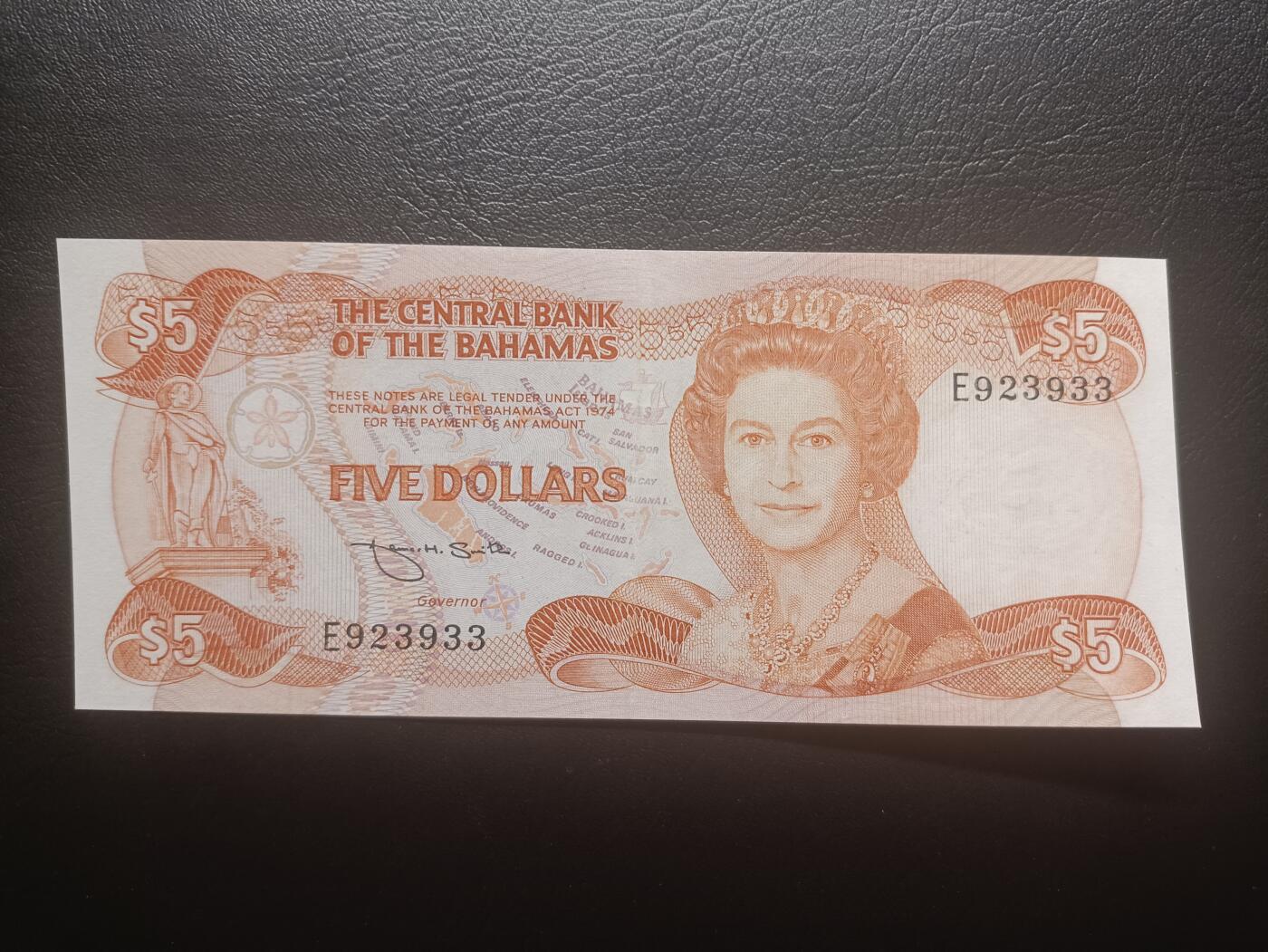 2025十一月第七期，总205期 巴哈马1984版5元AUNC无47，中年女王和原住民战舞