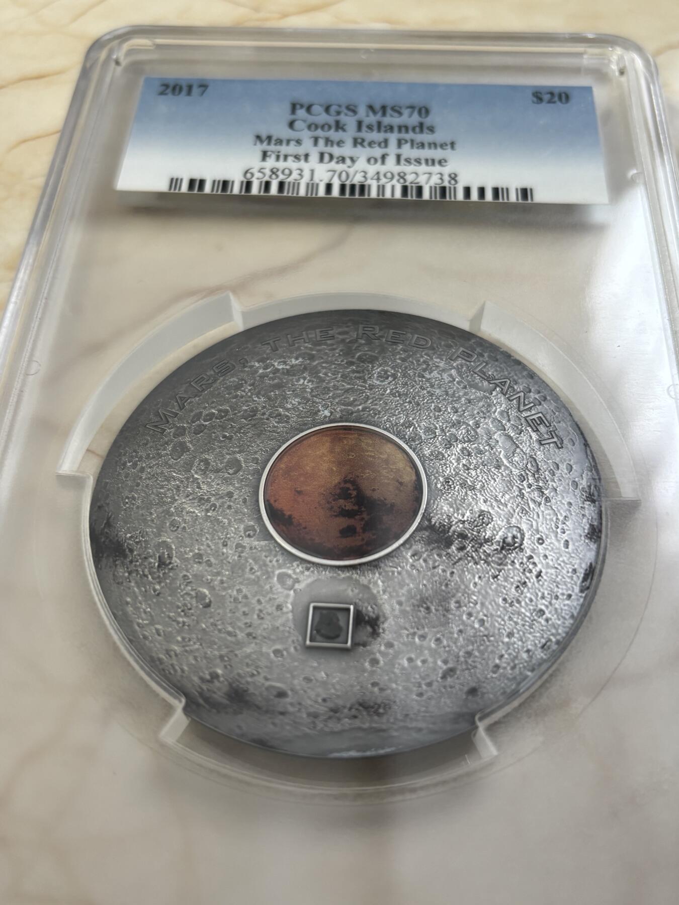 第183期拍卖 库克2017年镶嵌红色玻璃火星陨石3盎司纪念银币PCGS-MS70首无盒无证书，999银，发行333枚